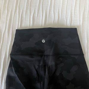 Worn a few times- Whnder Under Train, Lulu lemon! Size 4.